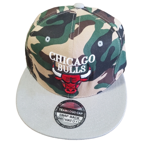 Camo Chicago Bulls SnapBack Adjustable One Size Fits All FlatBrim Baseball Cap - Picture 3 of 4